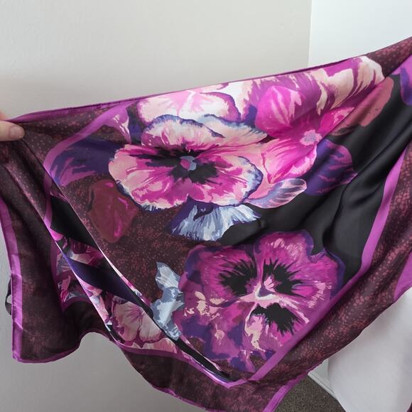 White House Black Market Purple Floral Satin Viola Oblong Boho Feminine Scarf - Picture 3 of 4